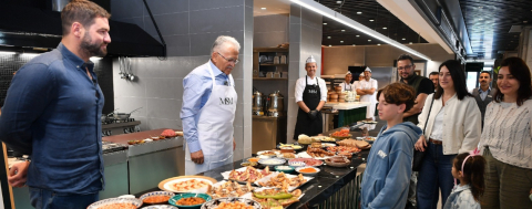 Başkan Büyükkılıç Önlüğü Giydi, Mutfağa Girdi