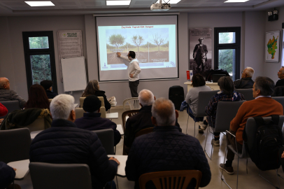 Efes Selçuk'ta Zeytin Budama Eğitimi