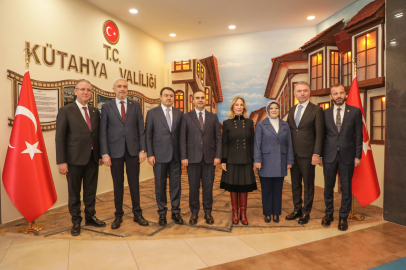 Bakan Kacır Kütahya'da Ziyaretlerde Bulundu