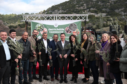 Başkan Aras Meyve Fidanı Dağıtımında Üreticilerle Buluştu