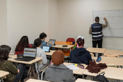 İzmirli Öğrencilere Yapay Zekâ Destekli Matematik