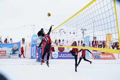 Erciyes'te Kar Voleybolu Heyecanı