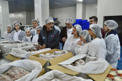İzmir’de Deniz Sevgisi Bilgiyle Buluştu: "Yeni Nesil Balıkçı Çocuklar" Sahada!