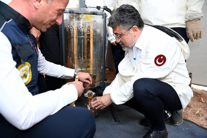 Bakan Yumaklı Sivas'ta Bal Sağımına Katıldı