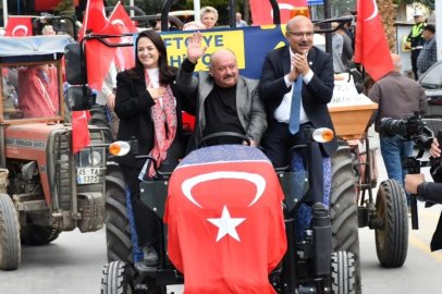 Sarıgöl’de Üzüm Üreticisinden Traktörlü Protesto