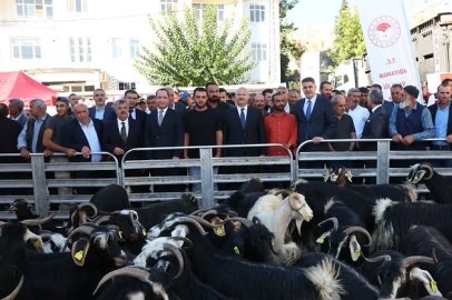 Adıyaman'da 24 Üreticiye 600 Keçi Dağıtıldı