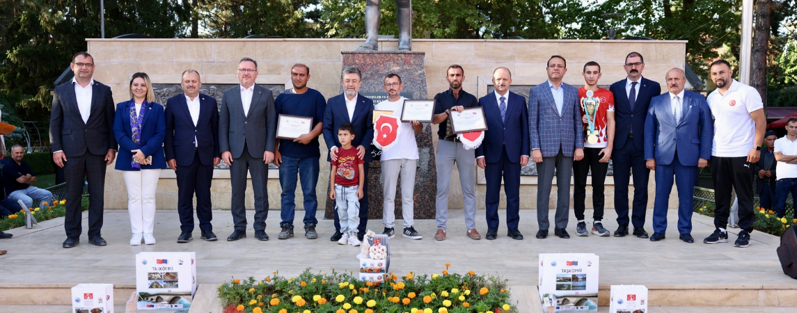 Bakan Yumaklı Uluslararası Taşköprü Kültür ve Sarımsak Festivaline Katıldı