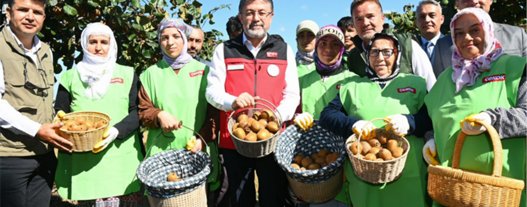 Bakan Yumaklı Kivi Hasadına Katıldı